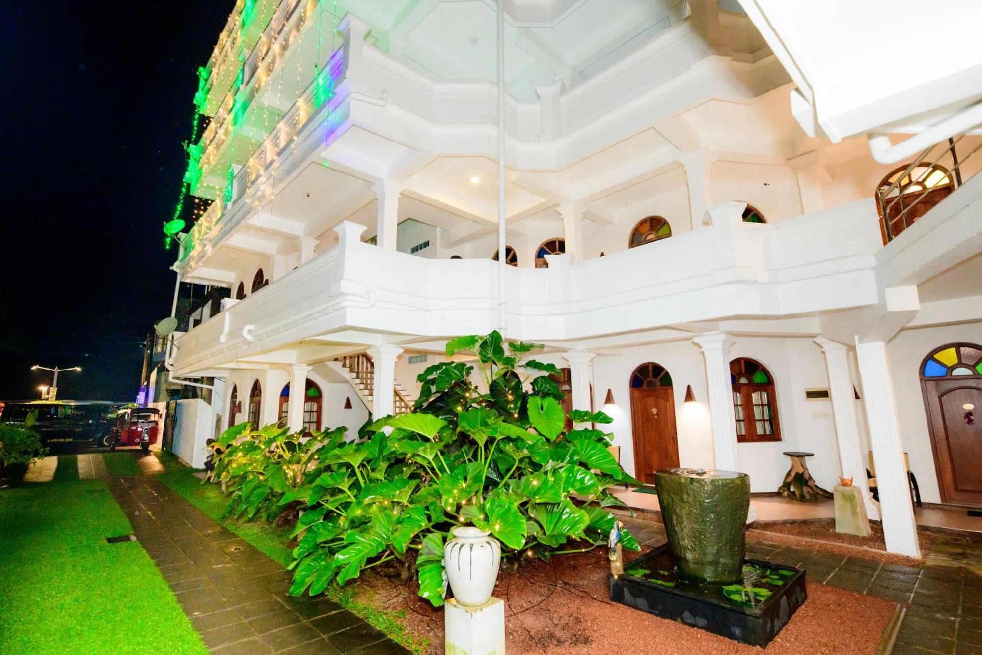 Royal Beach Hotel & Restaurant Hikkaduwa Exterior foto