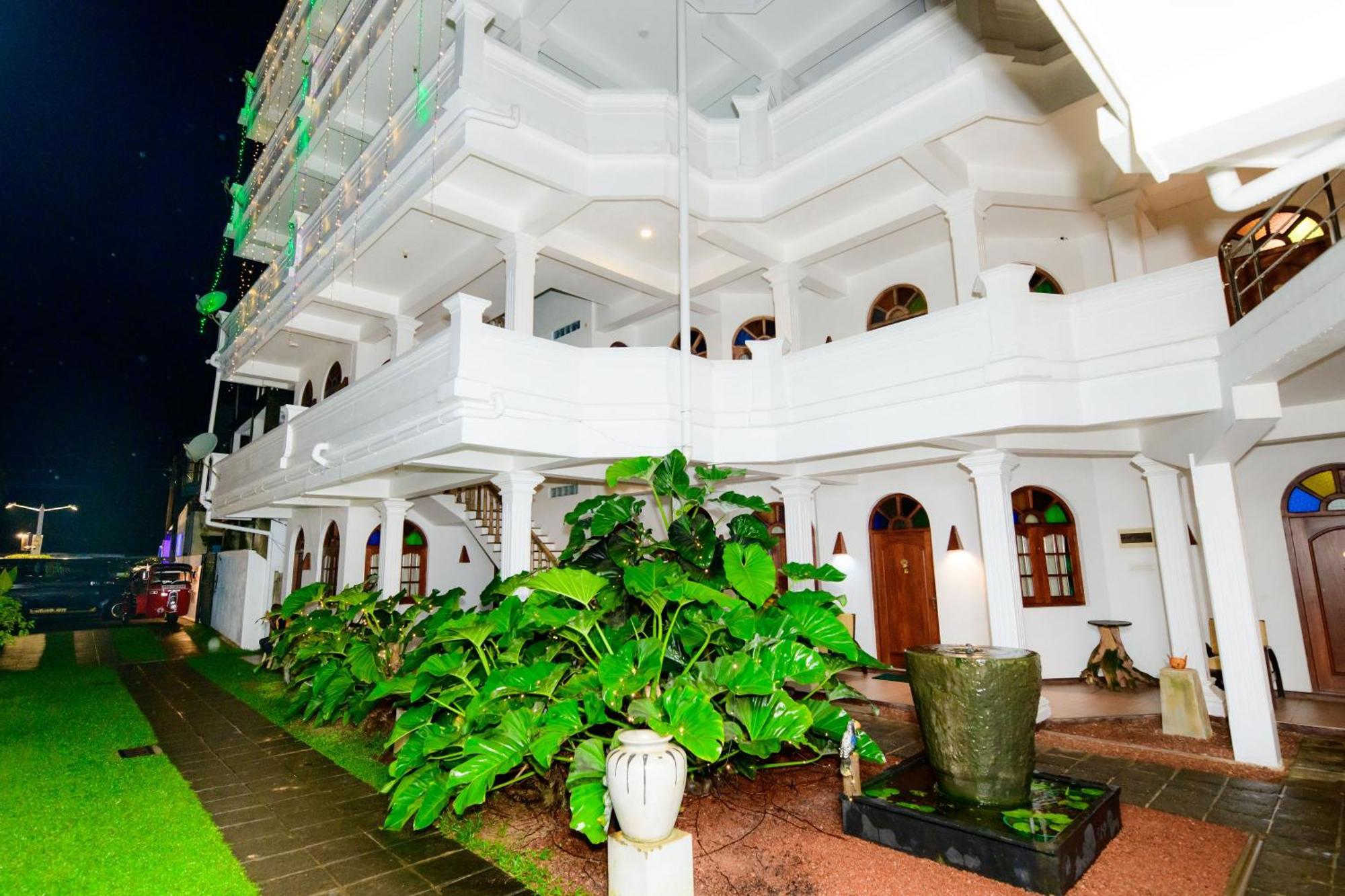 Royal Beach Hotel & Restaurant Hikkaduwa Exterior foto