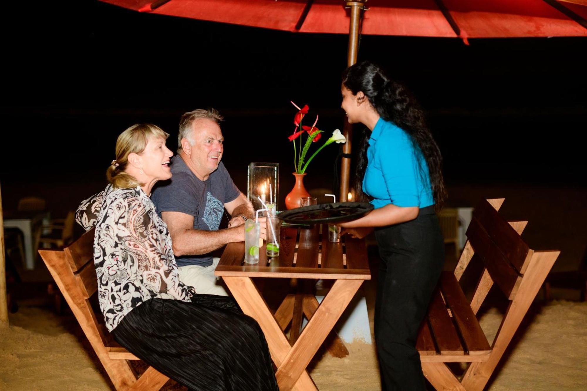 Royal Beach Hotel & Restaurant Hikkaduwa Exterior foto