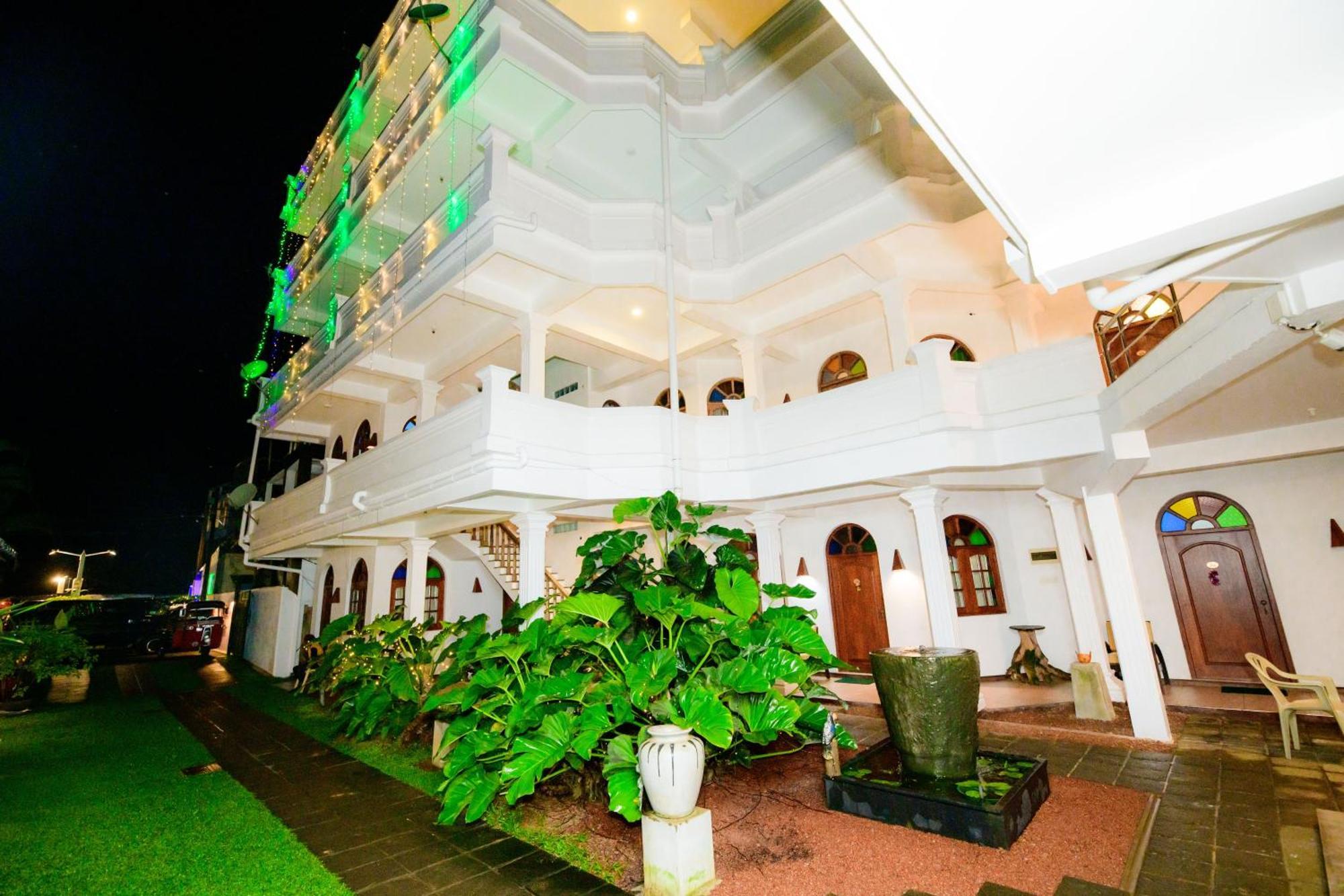 Royal Beach Hotel & Restaurant Hikkaduwa Exterior foto
