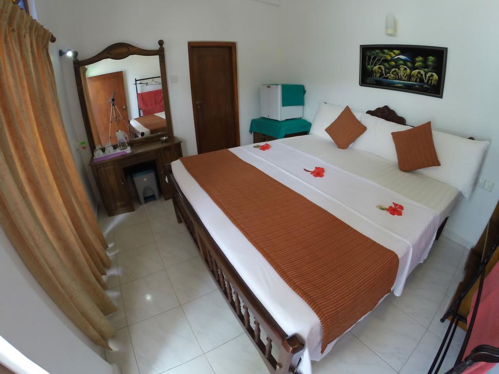 Royal Beach Hotel & Restaurant Hikkaduwa Exterior foto